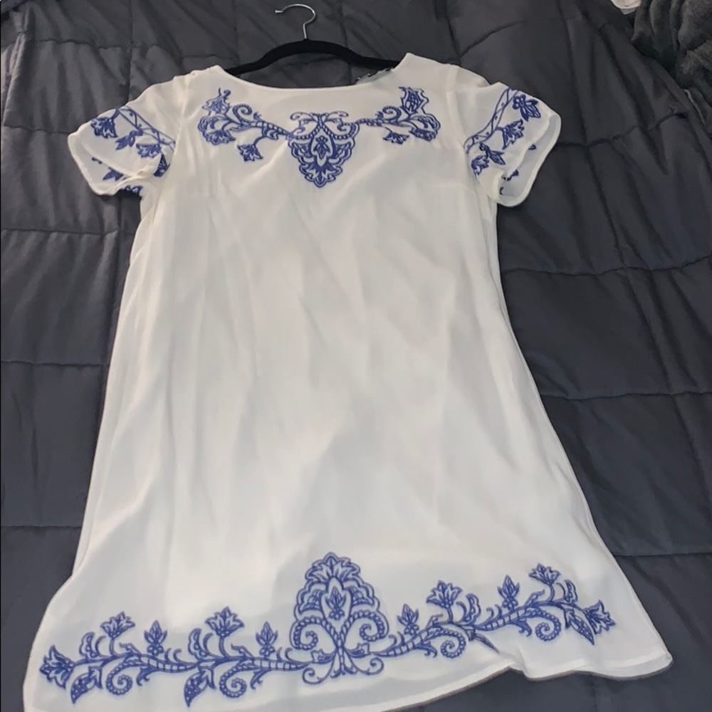 Lulus once worn white and blue dress